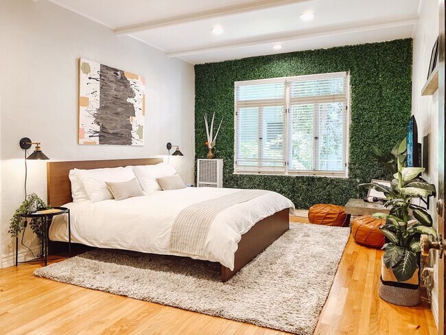 Building Photo - Adelon - Furnished