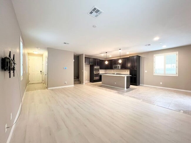 Building Photo - 10530 Siesta Key St