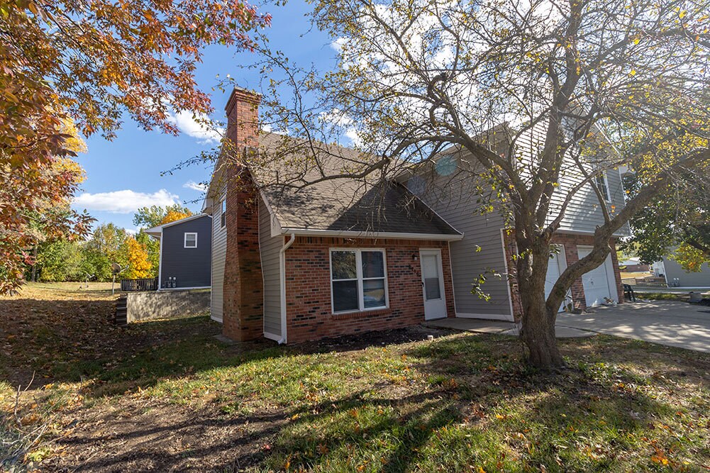 Primary Photo - 2205 High Oaks Ct