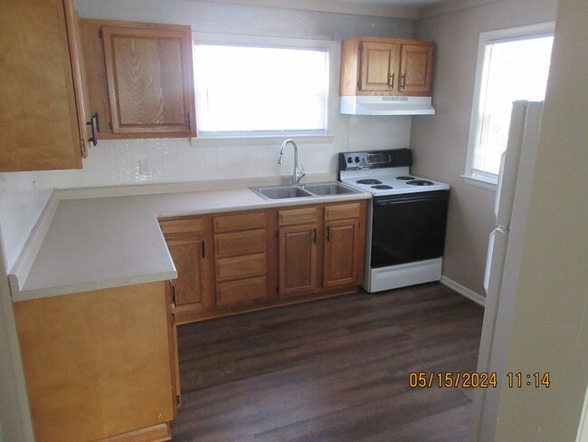 Building Photo - 2501 Oakridge Rd