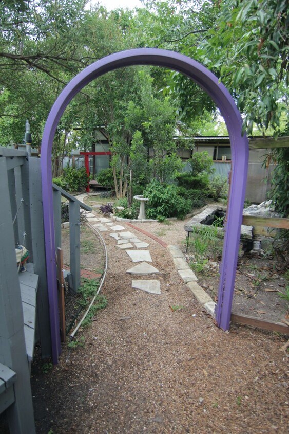 Foto principal - 1045 Rosemont St