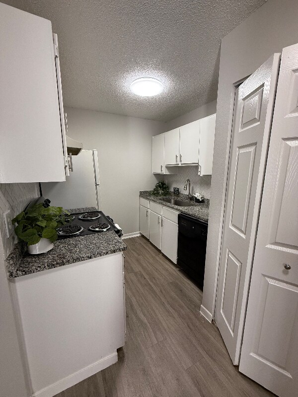 Foto del edificio - 737 W Mayfield Blvd