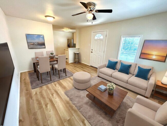 Building Photo - Cozy 2/2 Rental Just Minutes from Downtown!