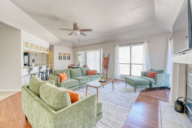 Foto del edificio - 15 Farnham Dr