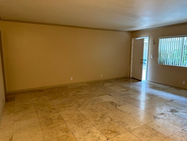 Sala de estar - 4358 Mammoth Ave