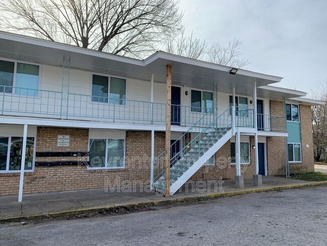 Building Photo - 1831 N College Ave