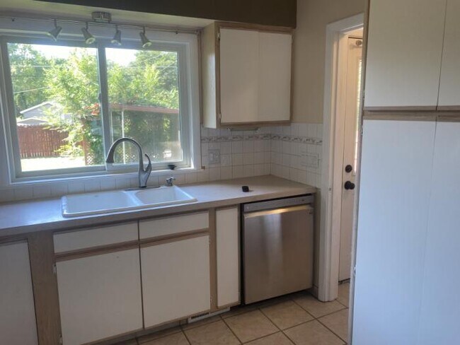 Building Photo - 5 bedroom in Billings MT 59102
