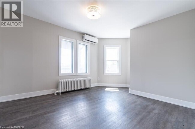 Photo du bâtiment - 4 OTTAWA Street N Unit# 13