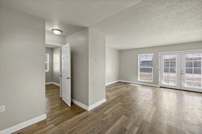 Photo - 402 Sunny Ln Townhome