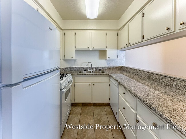 Building Photo - Overland Apartments