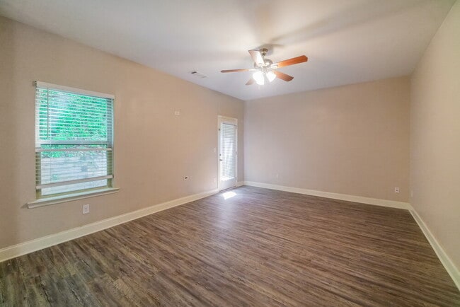Building Photo - 313 Kenmore Ct