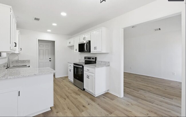 Foto del edificio - 220 Brook Cir