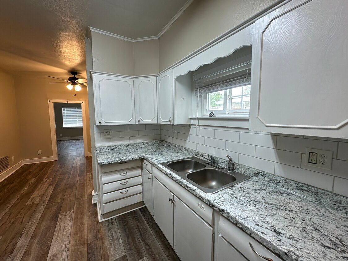 Foto principal - 817 SE 18th St