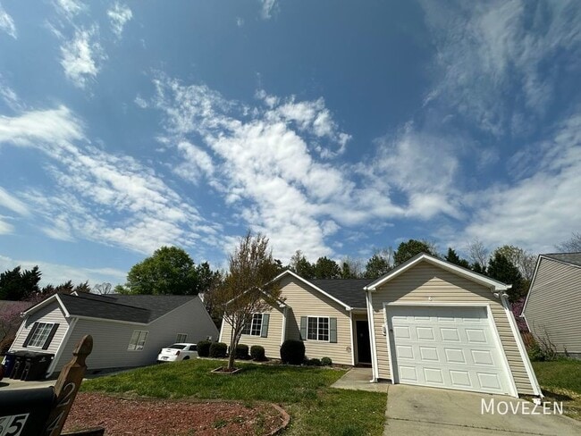 Building Photo - 2465 Stratford Crossing Dr