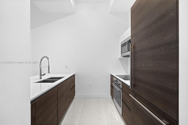 Building Photo - 301 Altara Ave