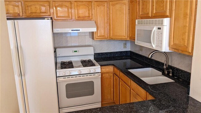 Building Photo - 185 Liberty Ave