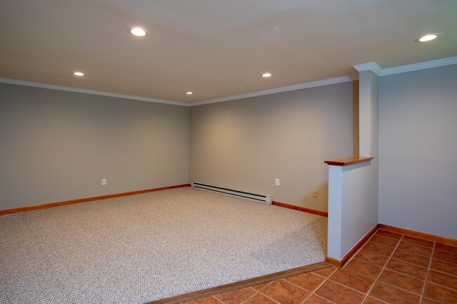 Building Photo - 132 Claremont Rd