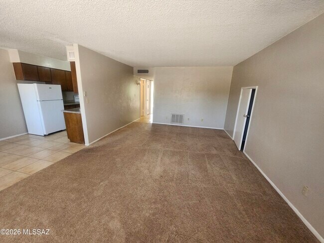 Building Photo - 810 S Kolb Rd