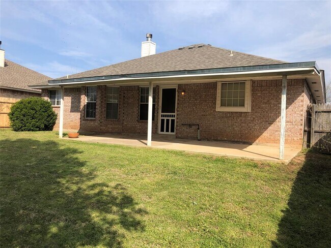 Foto del edificio - 2045 Rising Hill Dr