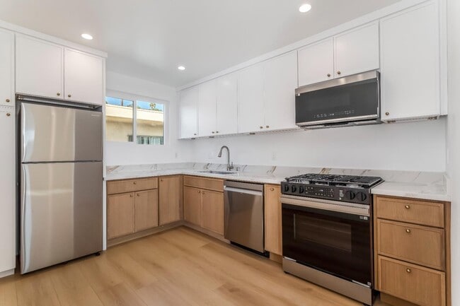 Building Photo - 713 New Depot St