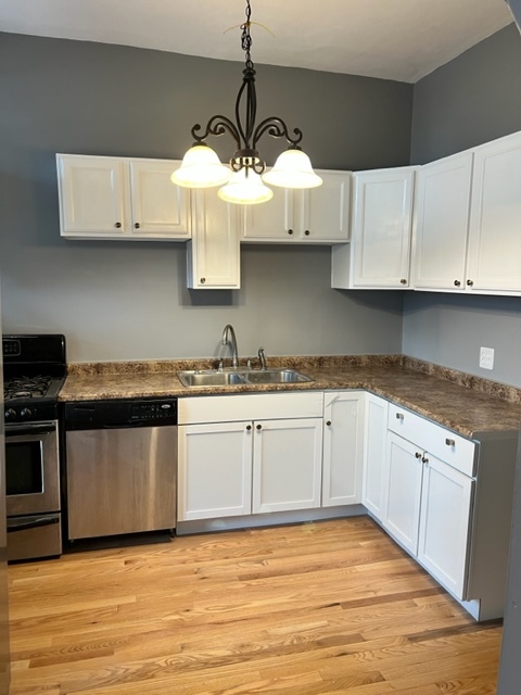 Kitchen - 4540 N Sheridan Rd