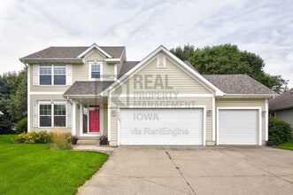 Building Photo - 1450 SE Rosewood Ct