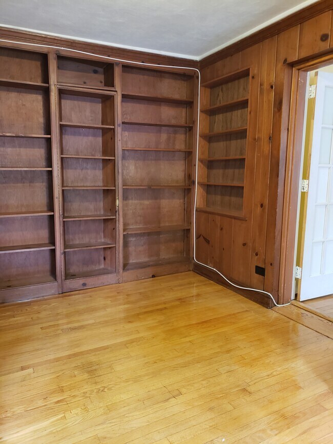 Foto del edificio - 114 Howard Dr