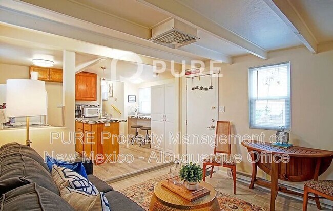 Foto del edificio - 404 Dartmouth Dr NE