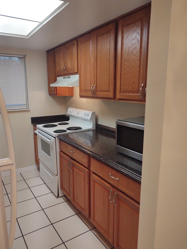Kitchen - 3364 Alouette Cir
