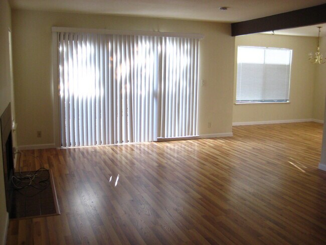 Building Photo - 6290 Lido Ct
