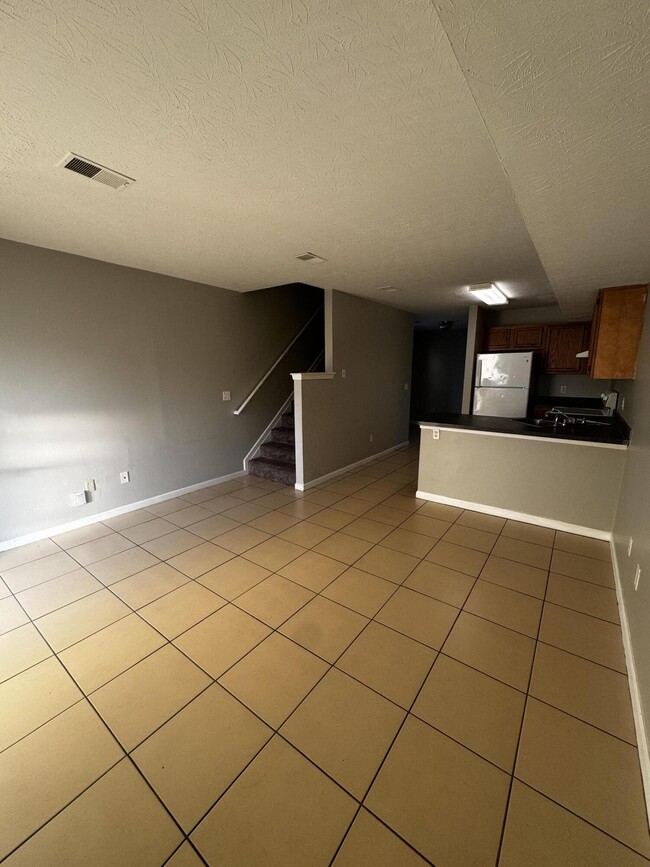 Building Photo - 230 Mousas Way