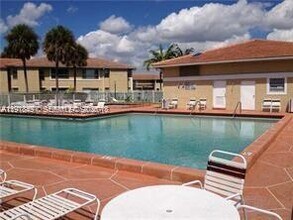 Building Photo - 918 Twin Lakes Dr