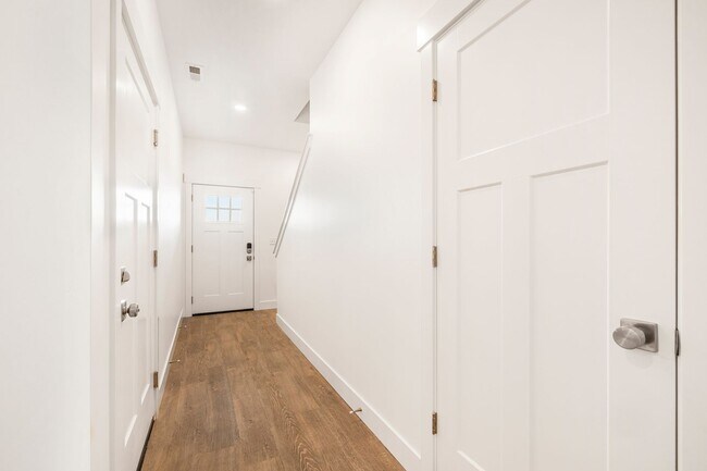 Foto del edificio - Beautiful brand new luxury 3 Bedroom 2.5 B...