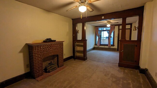 Foto del edificio - 4 br, 1 bath House - 407 W PINE ST