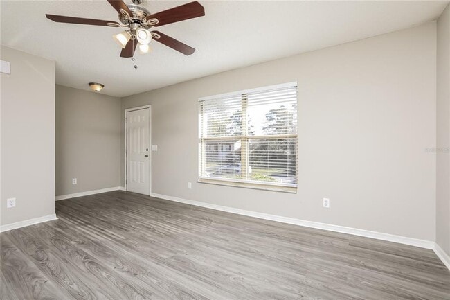 Foto del edificio - 3431 Harrow Ln