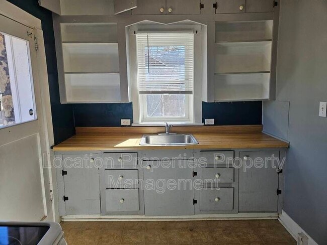 Building Photo - 1004 Rhode Island St