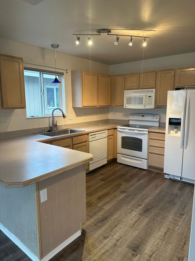 Foto del edificio - 2 Bedroom/2 Bath House Convenient Location