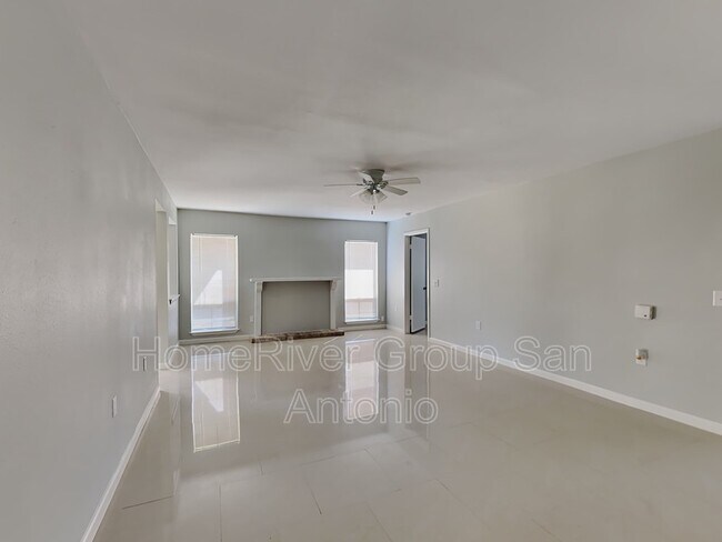 Foto del edificio - 9806 N Meadow St