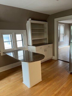 Barra de desayuno - 508 E Lincoln Ave