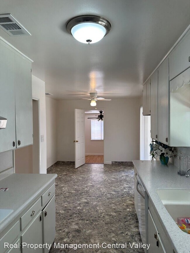 Foto del edificio - 3 br, 2 bath House - 132 E Clinton Ave.