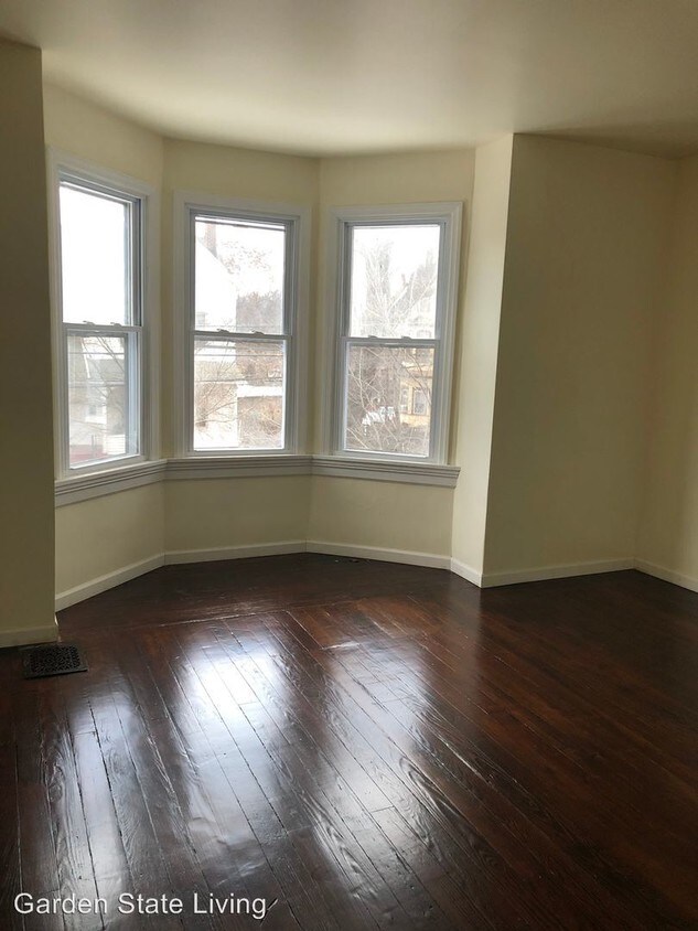 Primary Photo - 4 br, 1 bath House - 272 Snyder Street