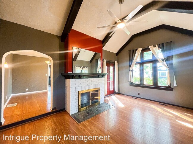 Foto del edificio - 2 br, 2 bath House - 4901 E 11th St