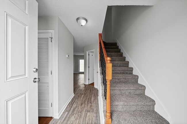 Building Photo - 105 Greenland Ct