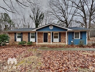 Building Photo - 121 Nicklaus Dr