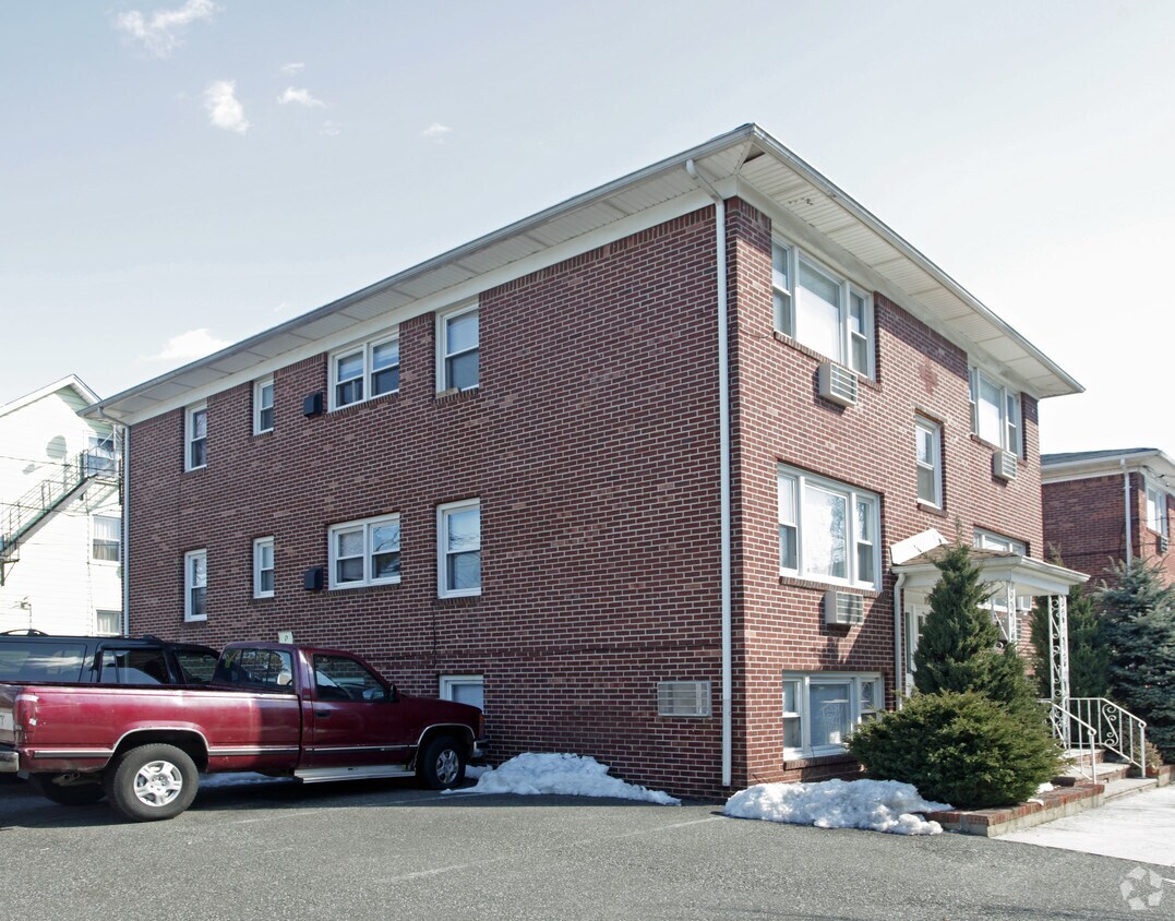 Building Photo - 1085 Fanny St