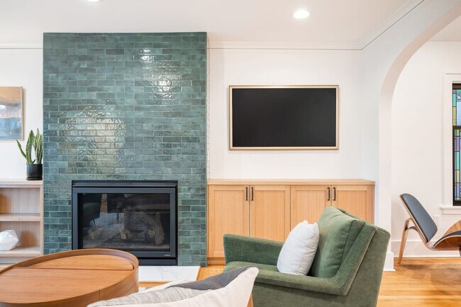 Foto del edificio - 2457 4th Ave W