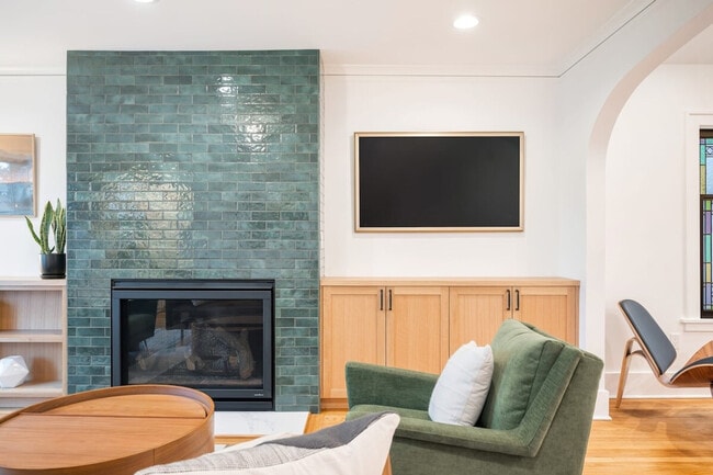 Building Photo - 2457 4th Ave W