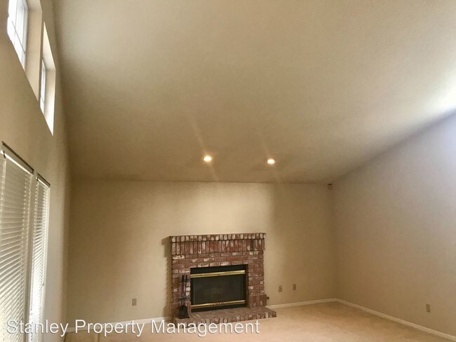 Building Photo - 3 br, 2 bath House - 5801 Valley Springs Way