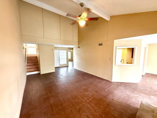 Building Photo - **APPLICATION RECEIVED** Convenient 2-Stor...