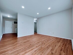 Building Photo - 4445 Layola Ave